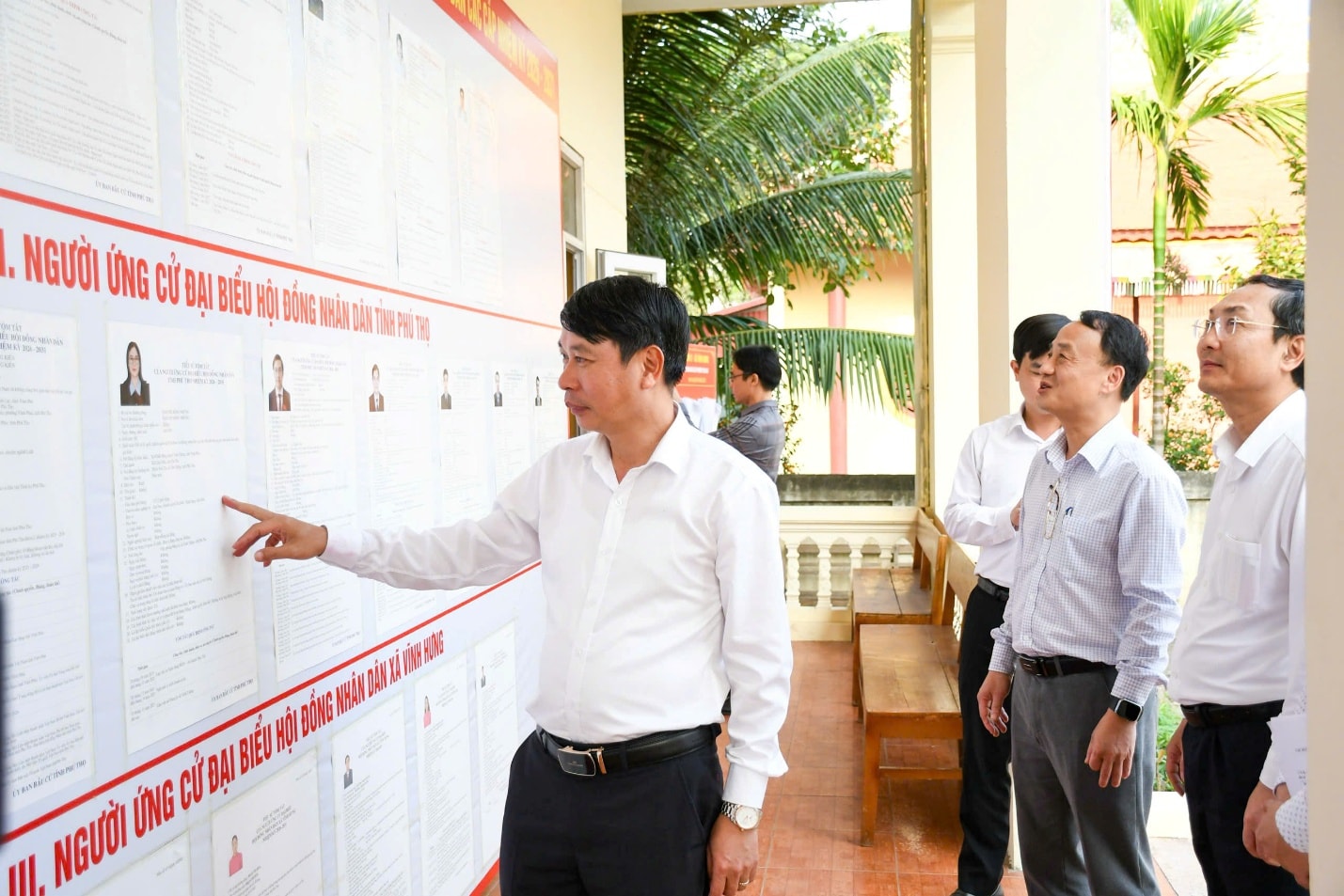 Phó Chủ tịch UBND tỉnh Nguyễn Khắc Hiếu kiểm tra tại xã Vĩnh Hưng