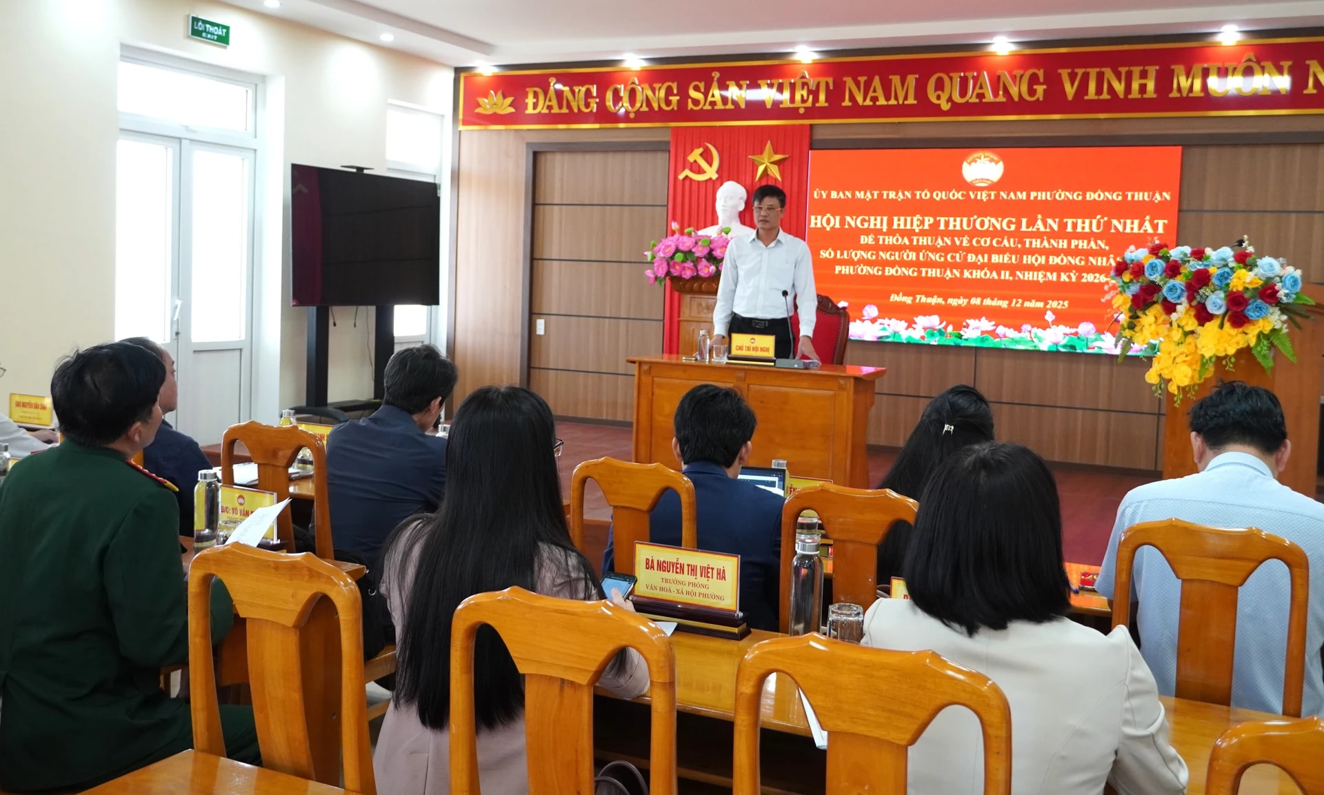 Chủ trì điều hành hội nghị. Ảnh: H.Tr.