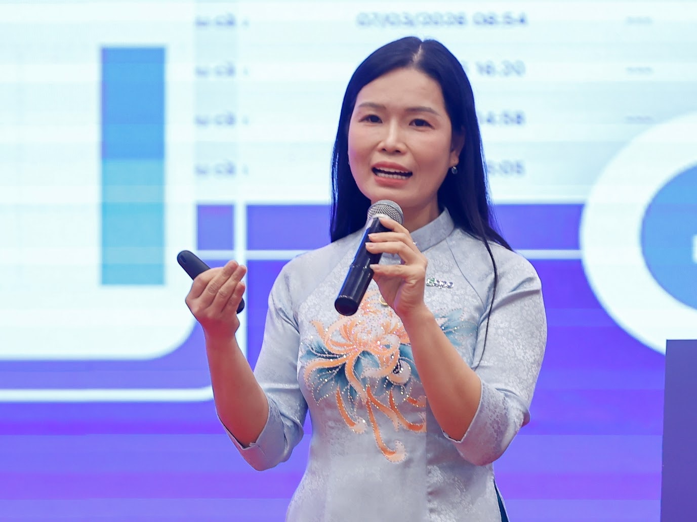 Các đại biểu chia sẻ tại Hội thảo. Ảnh Nhật Bắc