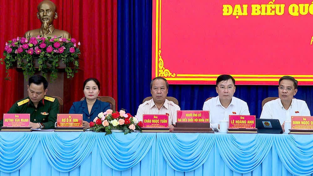 các ứng cử viên ĐBQH khóa XVI tại đơn vị bầu cử số 4 tỉnh Gia Lai tiếp xúc với cử tri các xã, phường- Thống Nhất, Biển Hồ, Pleiku, Hội Phú, An Phú