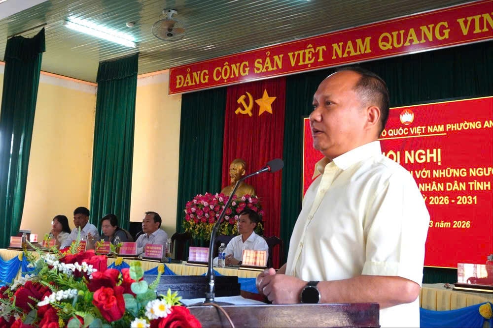 Ứng cử viên Rah Lan Chung trình bày chương trình hành động trước cử tri. Ảnh- Sơn Ca