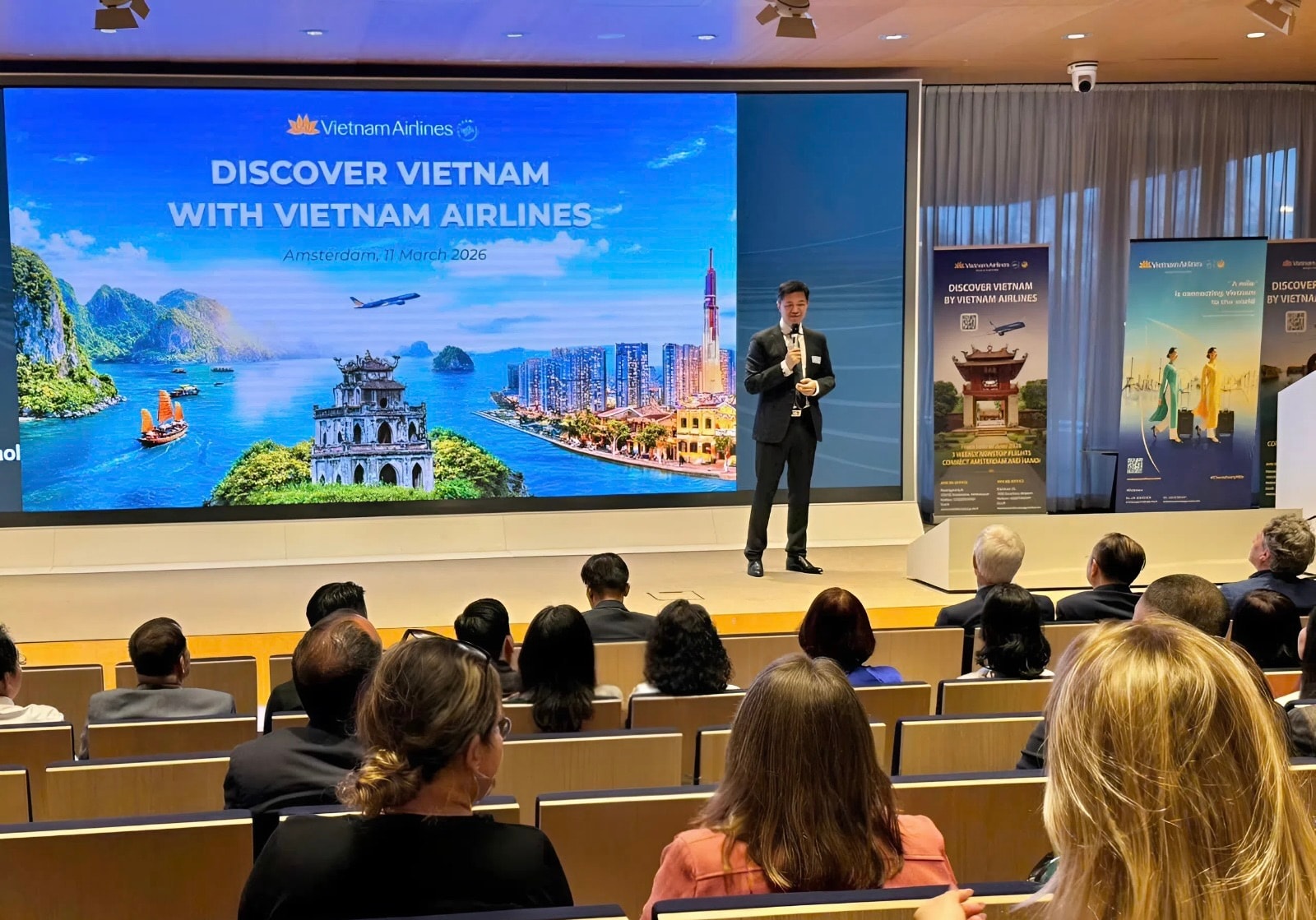3. Ông Nguyễn Tiến Hoàng, Trưởng đại diện Vietnam Airlines tại châu Âu phát biểu tại sự kiện