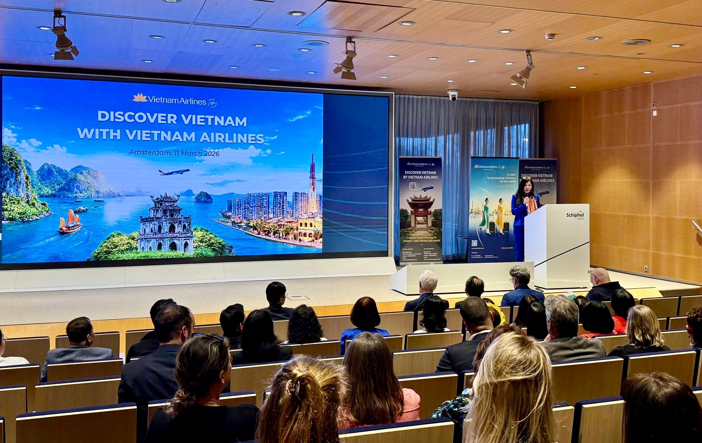 4. Bà Phạm Thị Nguyệt, Trưởng ban Tiếp thị bán sản phẩm Vietnam Airlines chia sẻ tại sự kiện