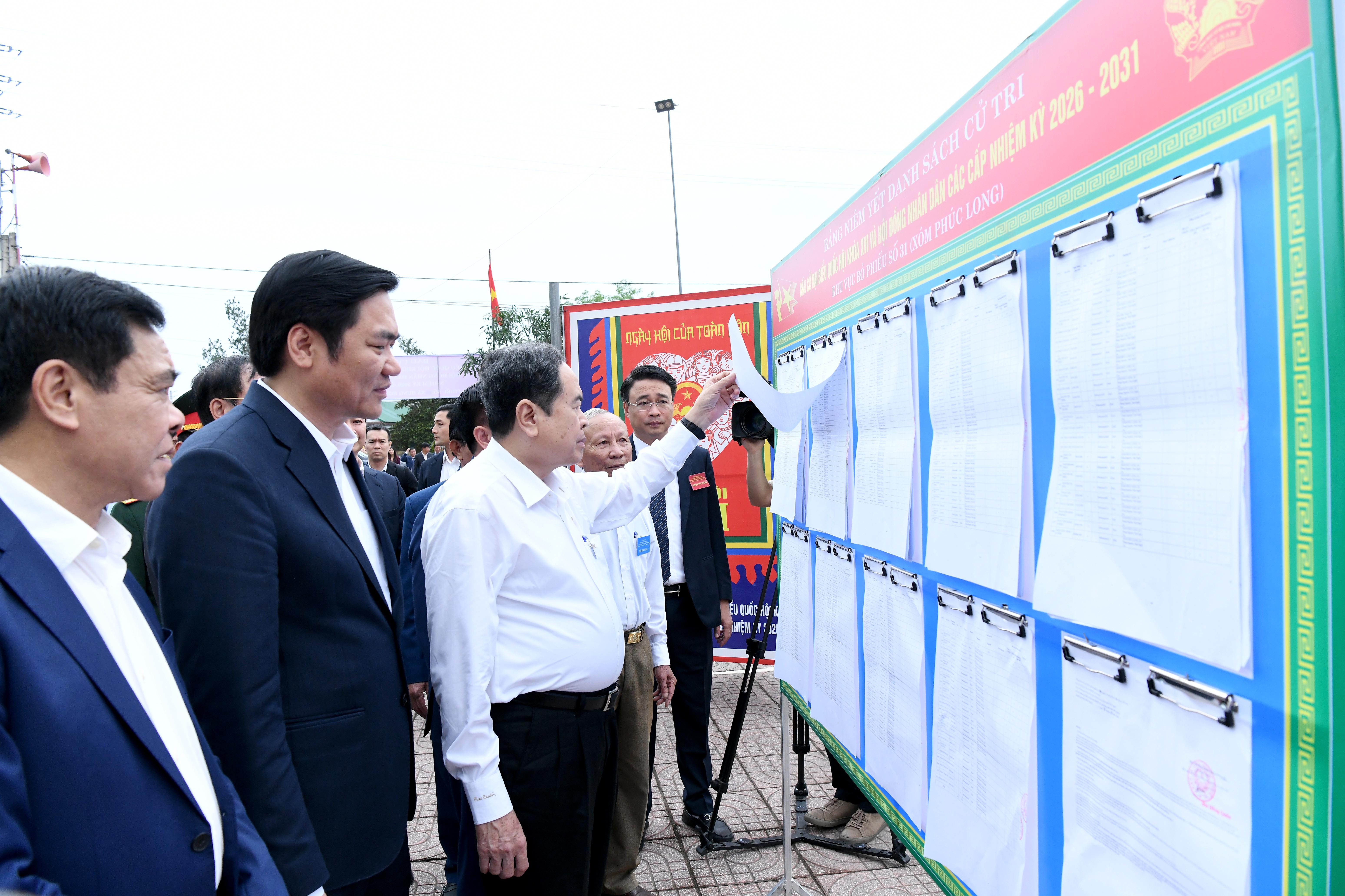 Chủ tịch QH kiểm tra công tác bầu cử tại xã Hưng Nguyên, Nghệ An.DSC_1673