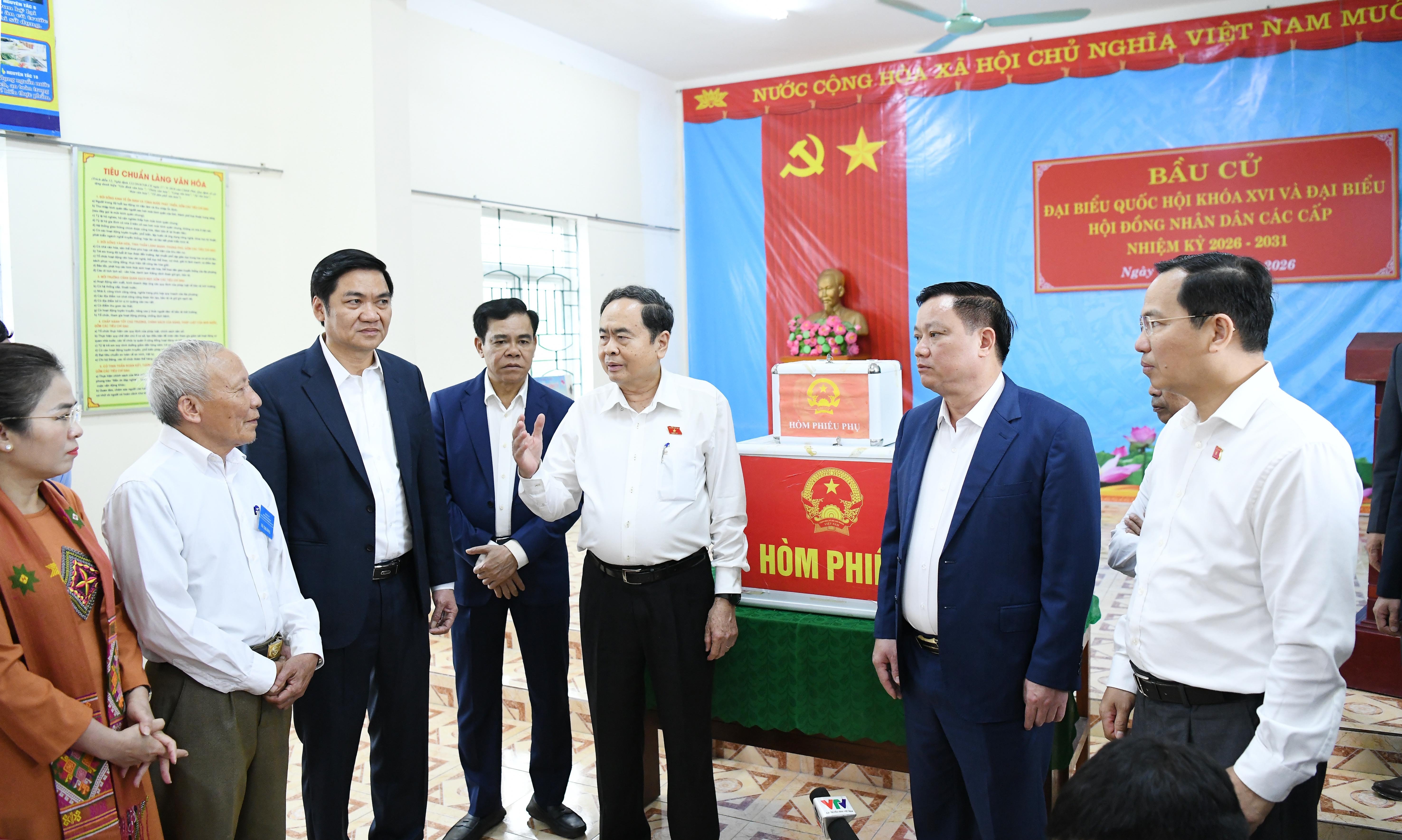 Chủ tịch QH kiểm tra công tác bầu cử tại xã Hưng Nguyên, Nghệ An.DSC_1769