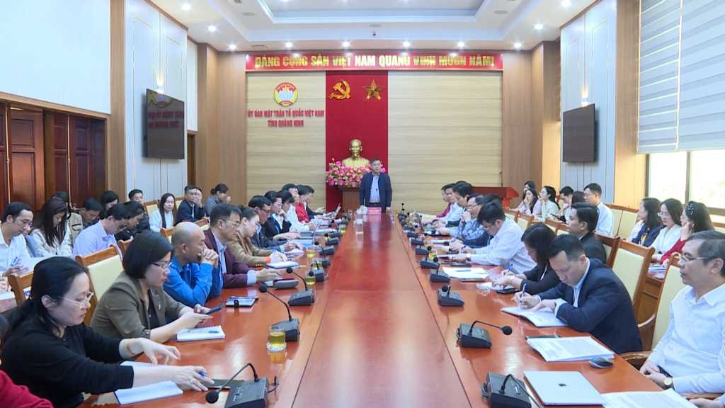 Quang cảnh cuộc họp.