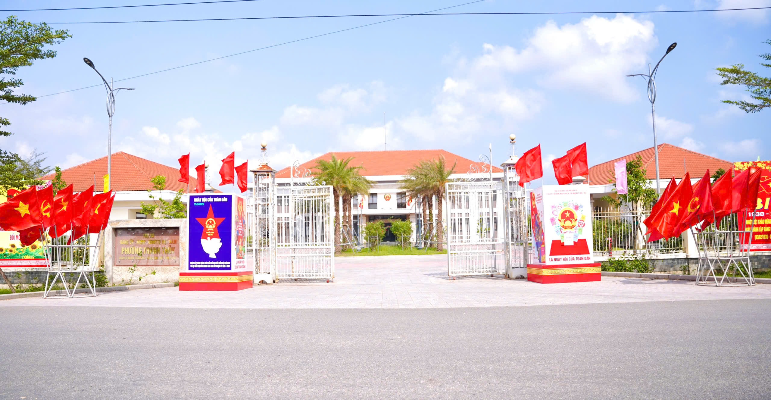 13-3 A2 Cac dia diem bau cu duoc trang hoang chu dao va dung quy dinh