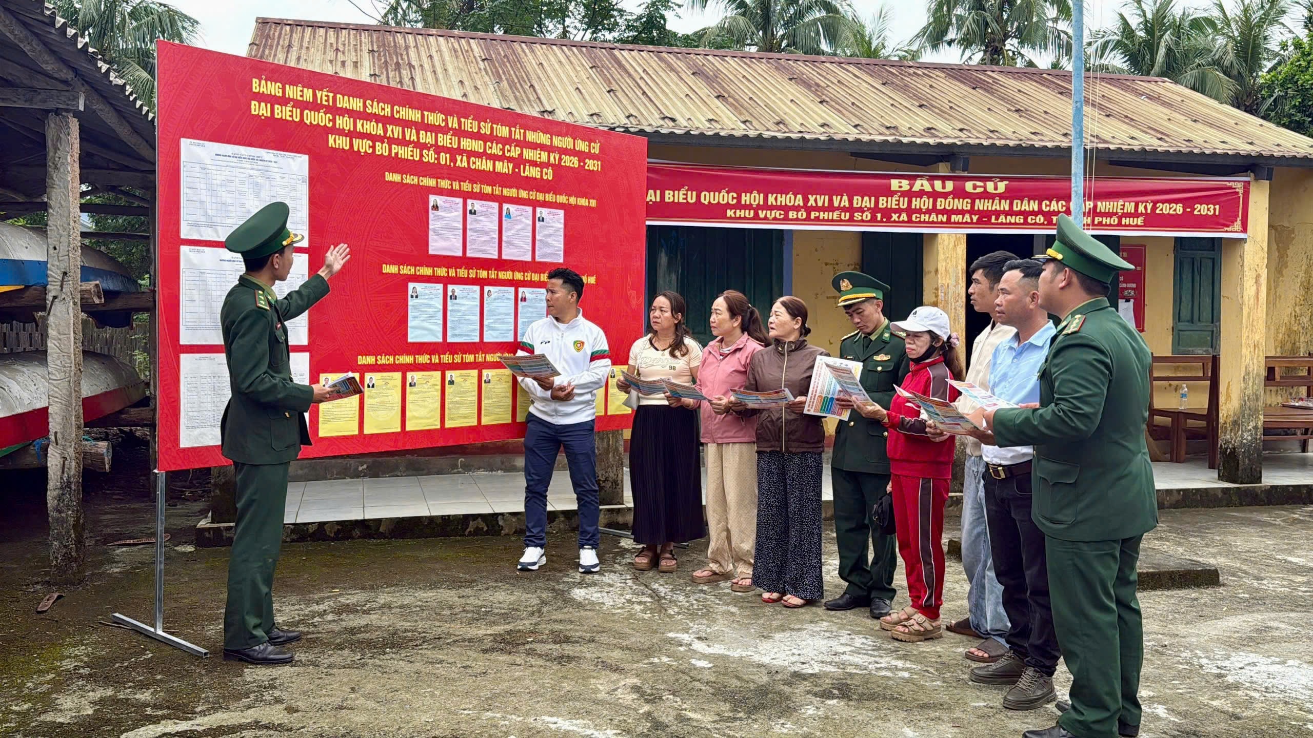 13-3 A3 Luc luong BDBD tuyen truyen ngay hoi non song den nguoi dan vung cao A Luoi