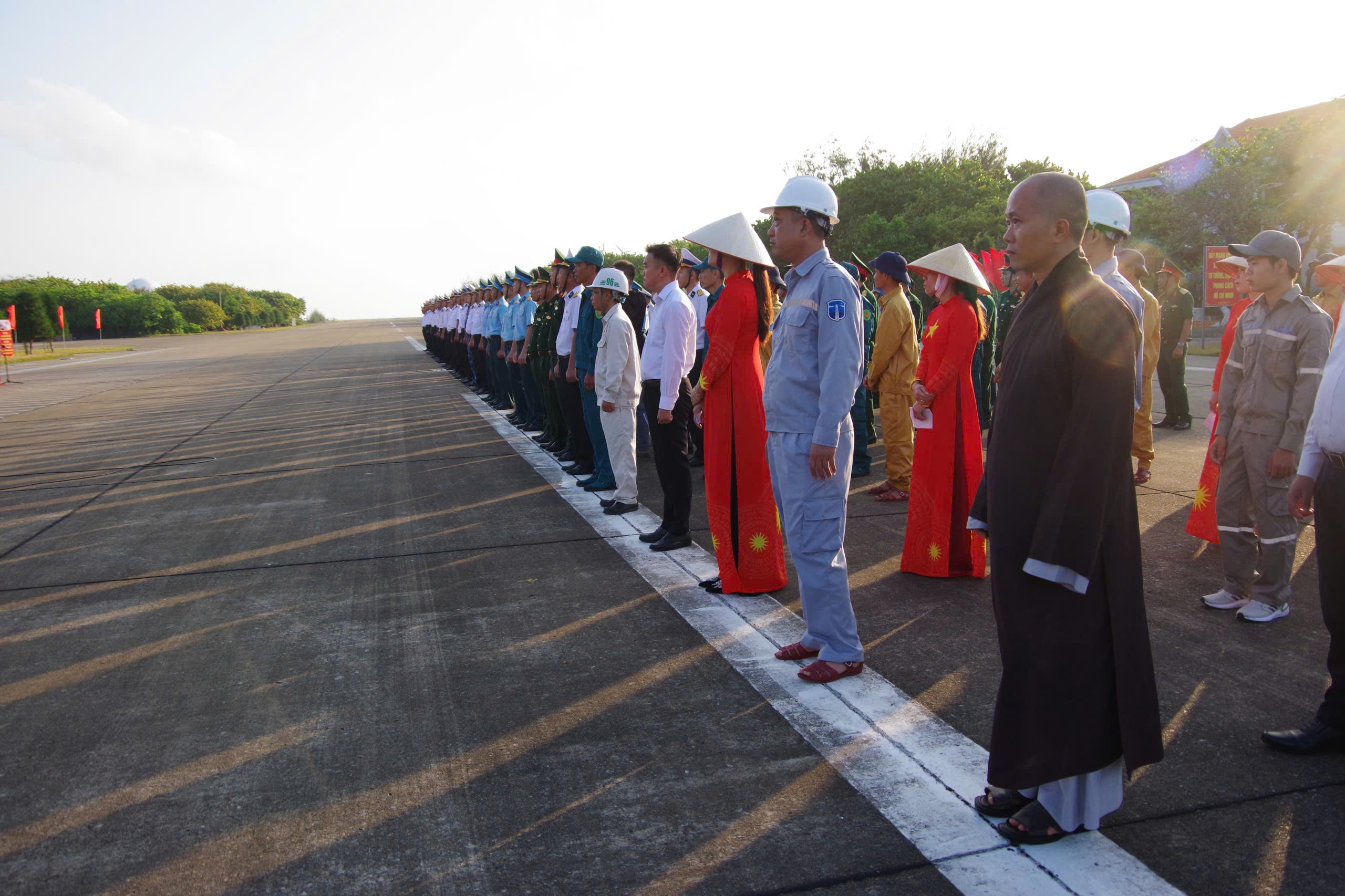 Cử tri tham gia bầu cử.