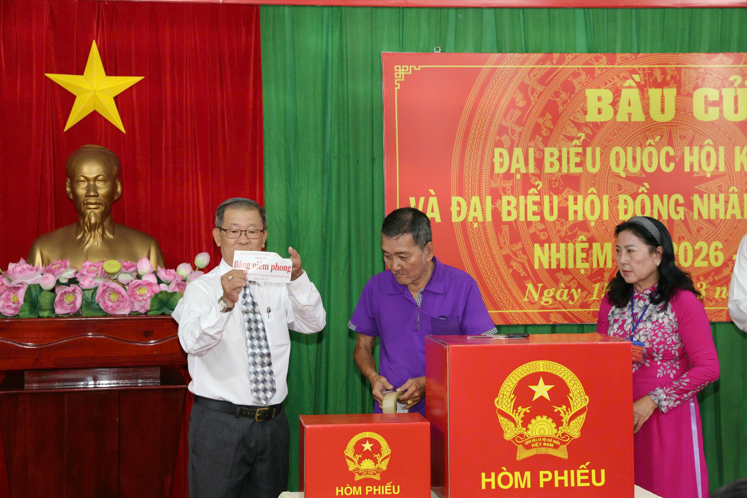 Bí thư 4