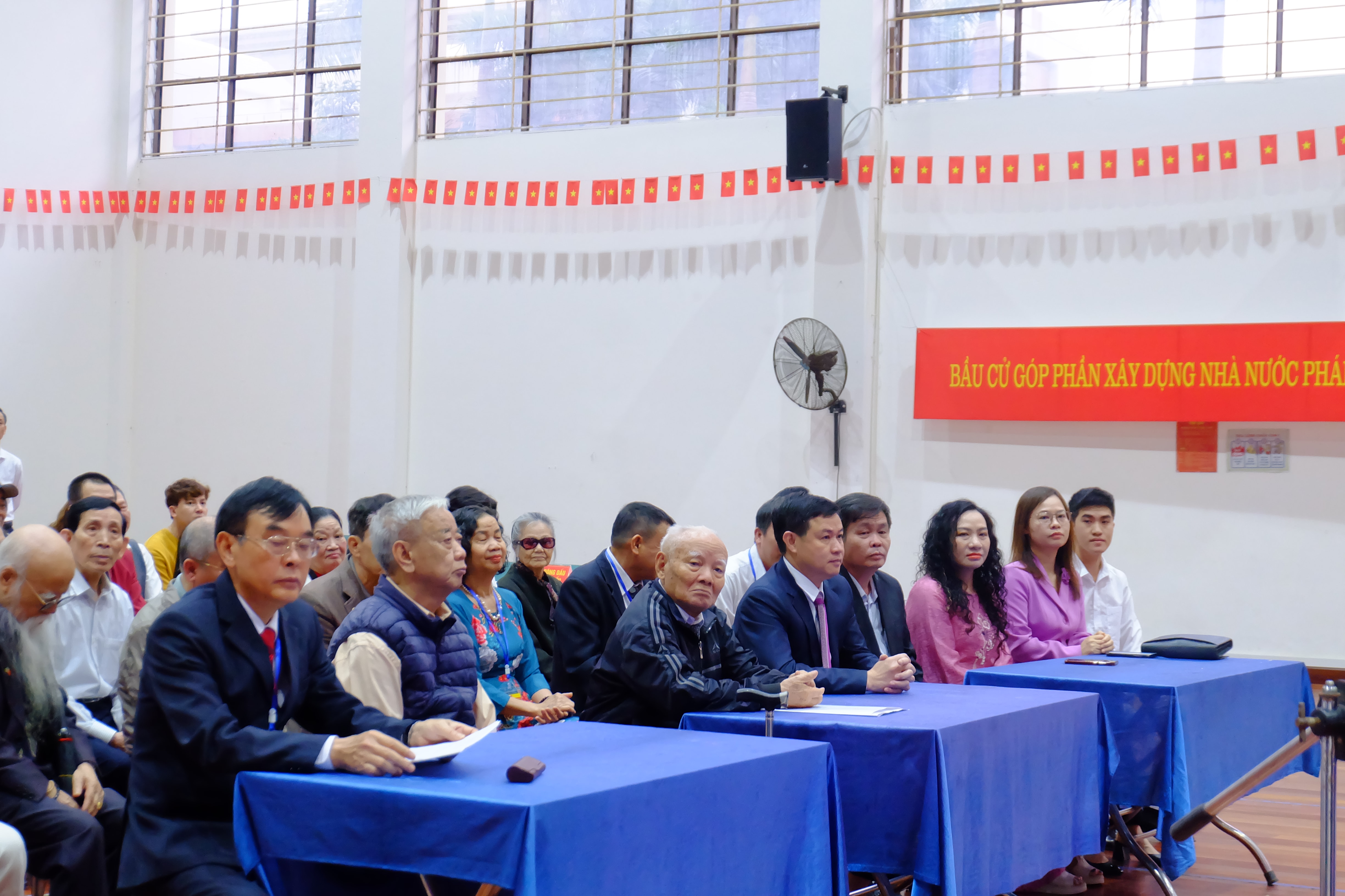 Các đại biểu dự khai mạc
