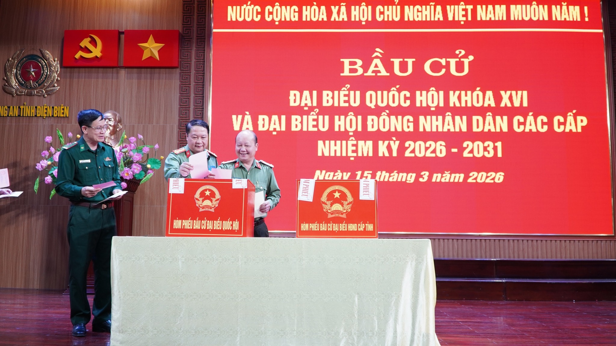 Công an tỉnh Điện Biên tham gia bầu cử