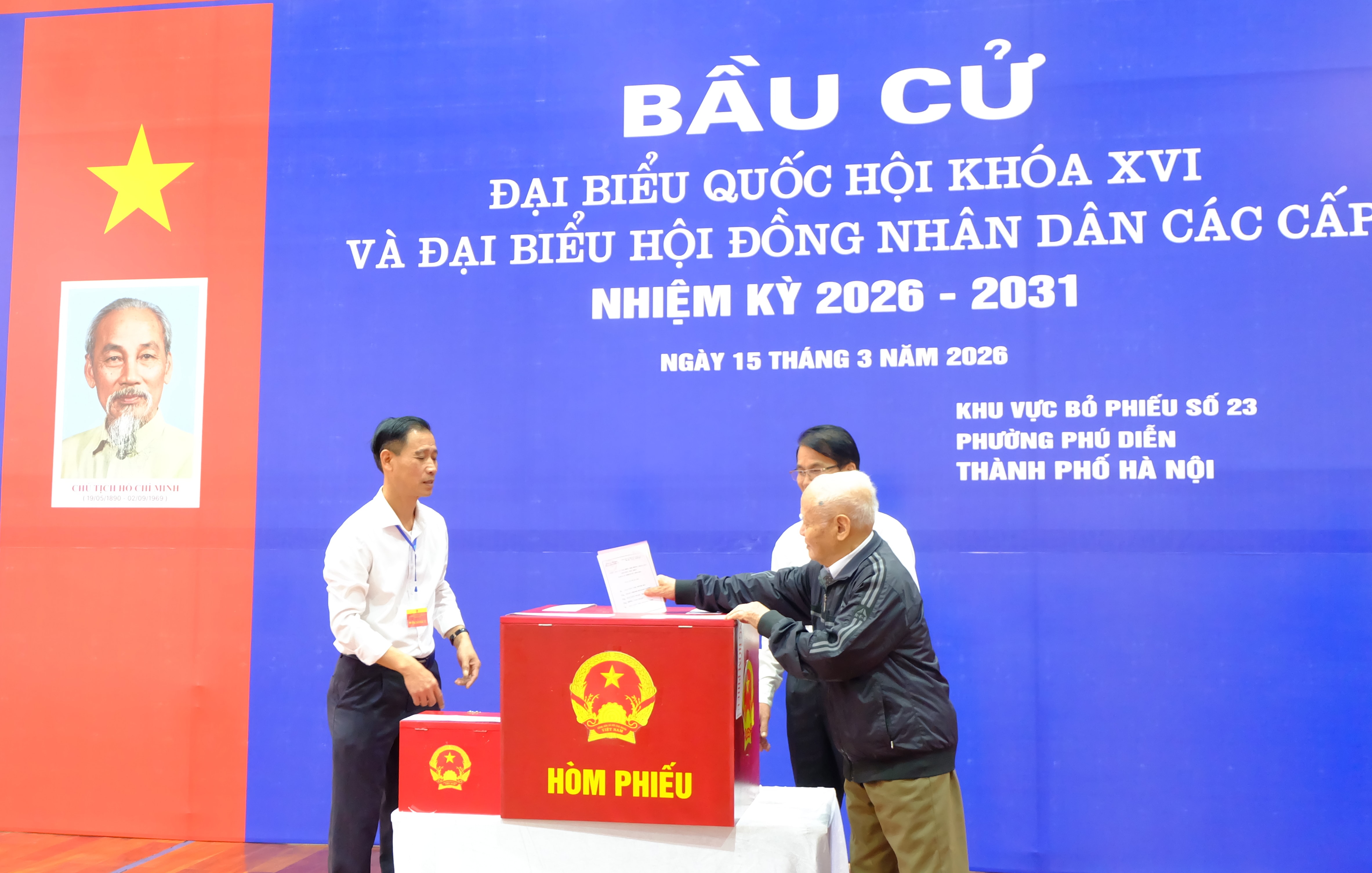 Cử tri cao tuổi nhất bỏ phiếu