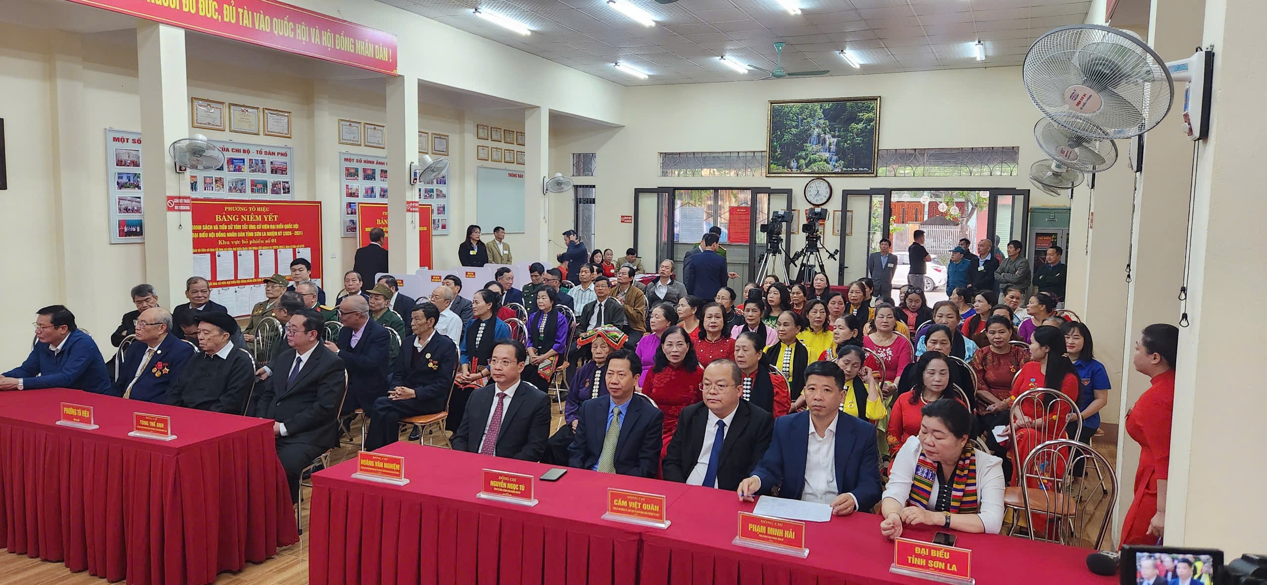 dong dao cu tri
