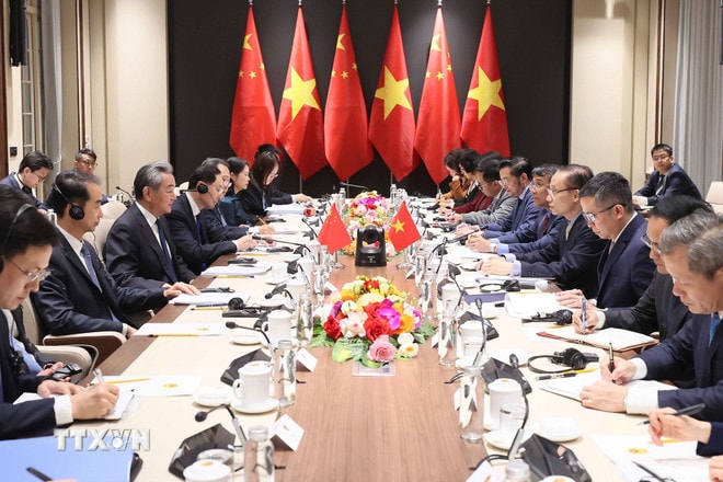 ttxvn-bo-truong-ngoai-giao-le-hoai-trung-trao-doi-chien-luoc-voi-bo-truong-ngoai-giao-trung-quoc-8643820.jpg