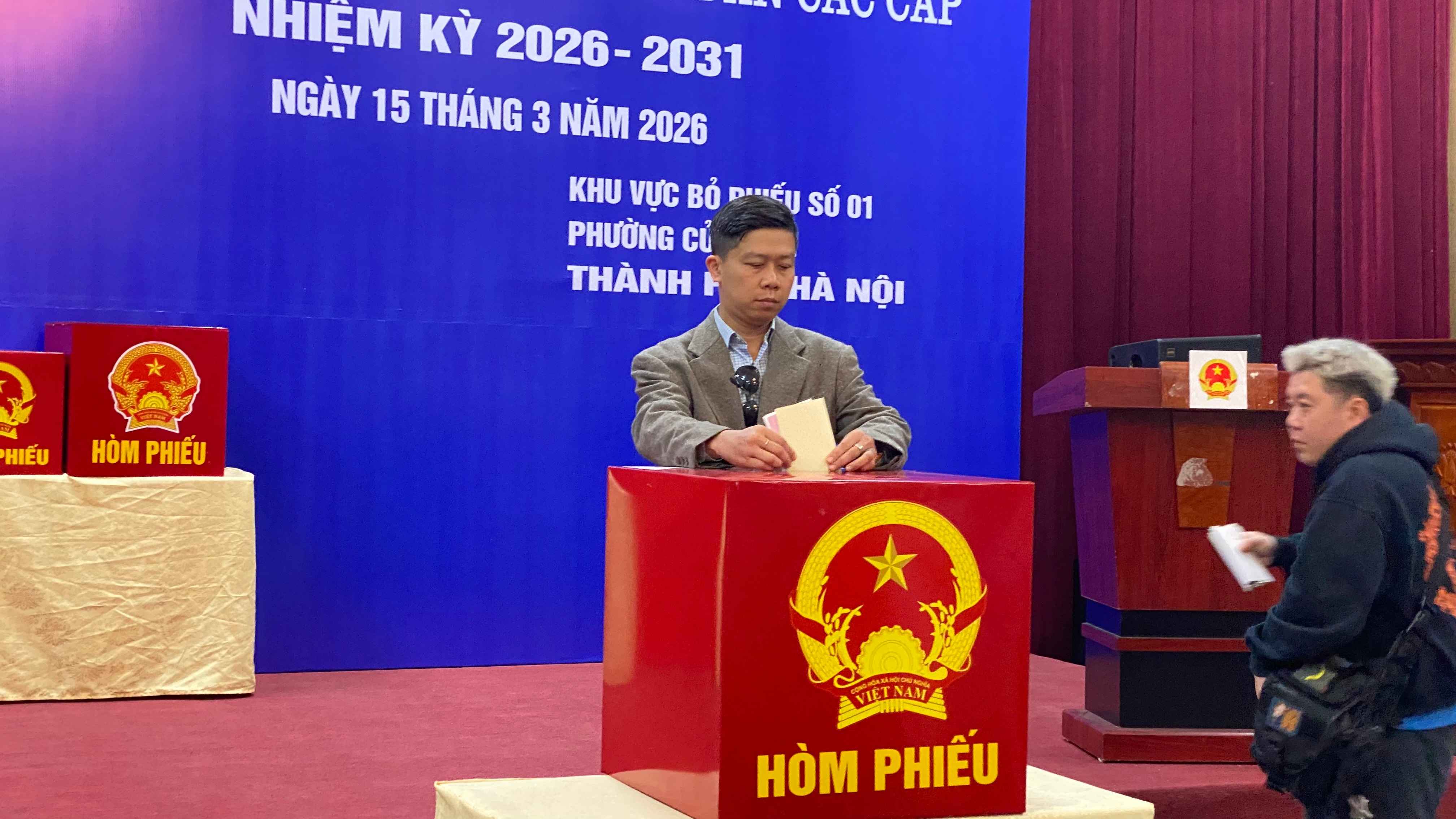Cử tri bầu cử tại điểm bầu cử số 1. Ảnh: Phương Anh