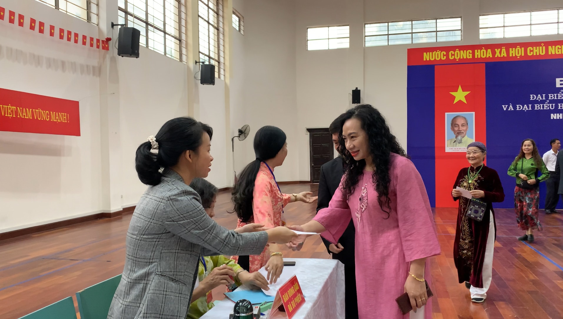 Nghe si di bo phieu1