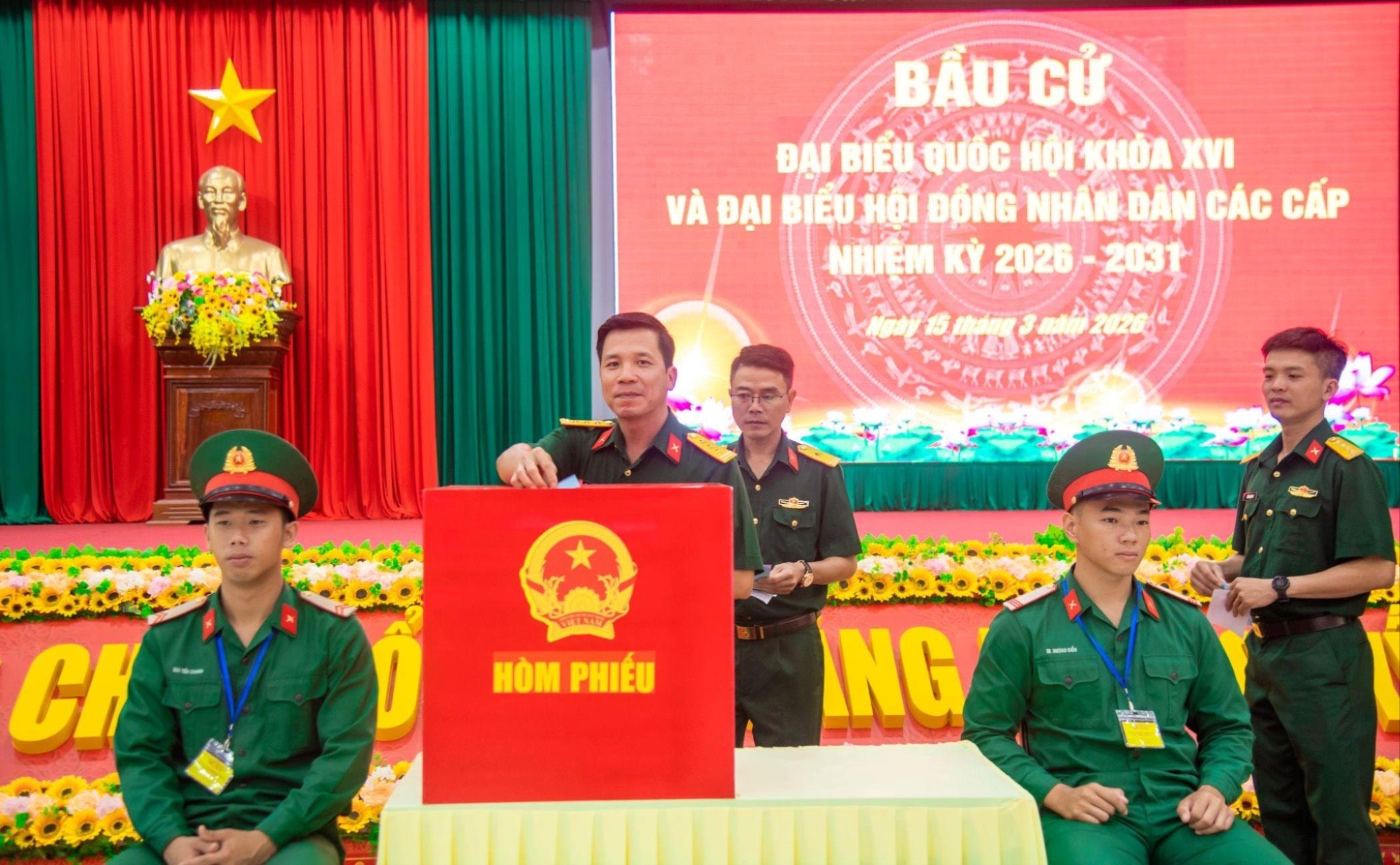 quan-doi-bau-cu(1).jpg
