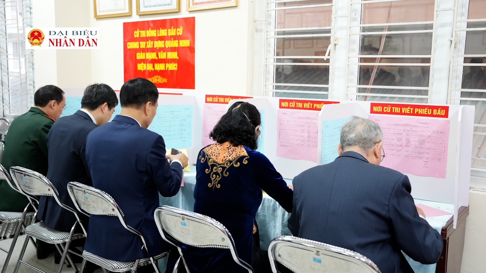 Sekvens 01.00_02_33_45.Still007