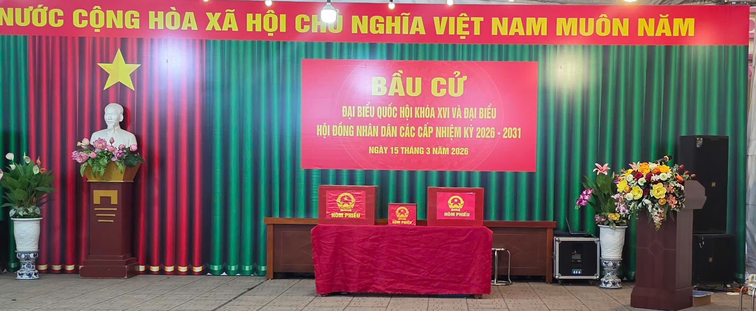 Hòm 