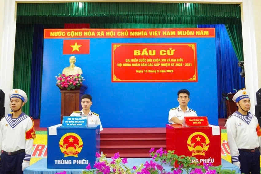 Các cử tri bỏ phiếu, thực hiện quyền và nghĩa vụ của công dân