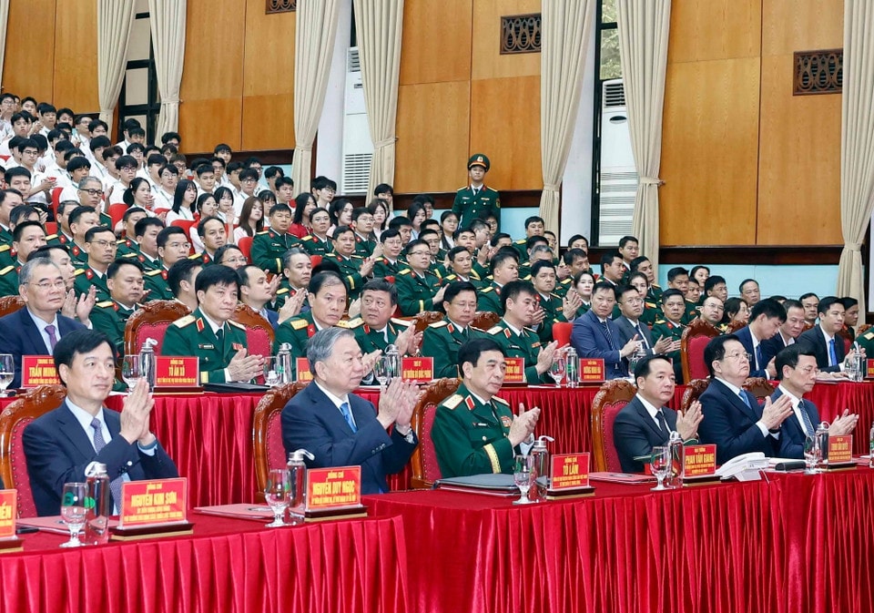 Tổng Bí thư Tô Lâm đến thăm và làm việc với Học viện Kỹ thuật quân sự. (Ảnh: Thống Nhất/TTXVN)