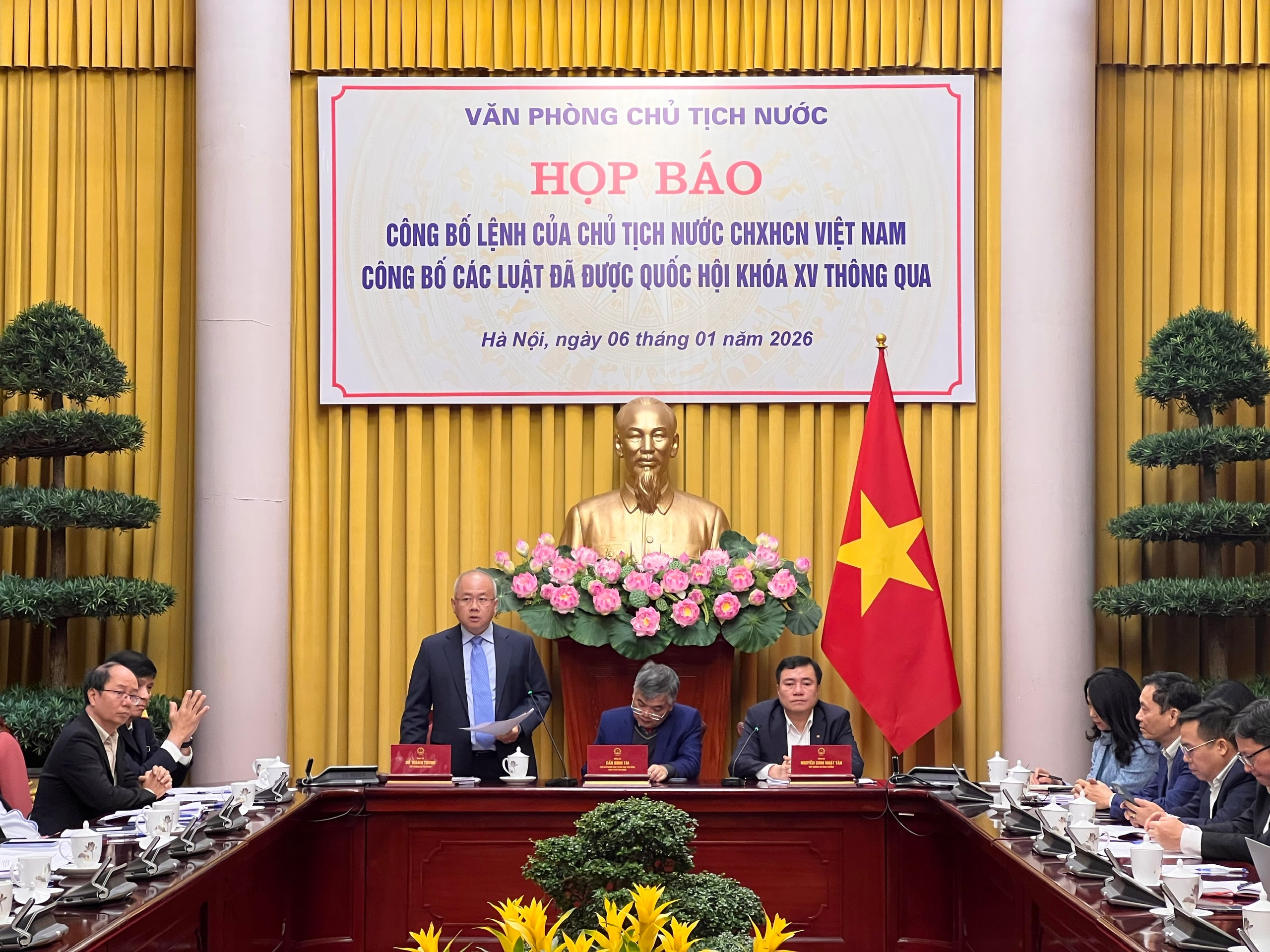 Thứ trưởng Bộ Tài chính Đỗ Thành Trung giới thiệu luật