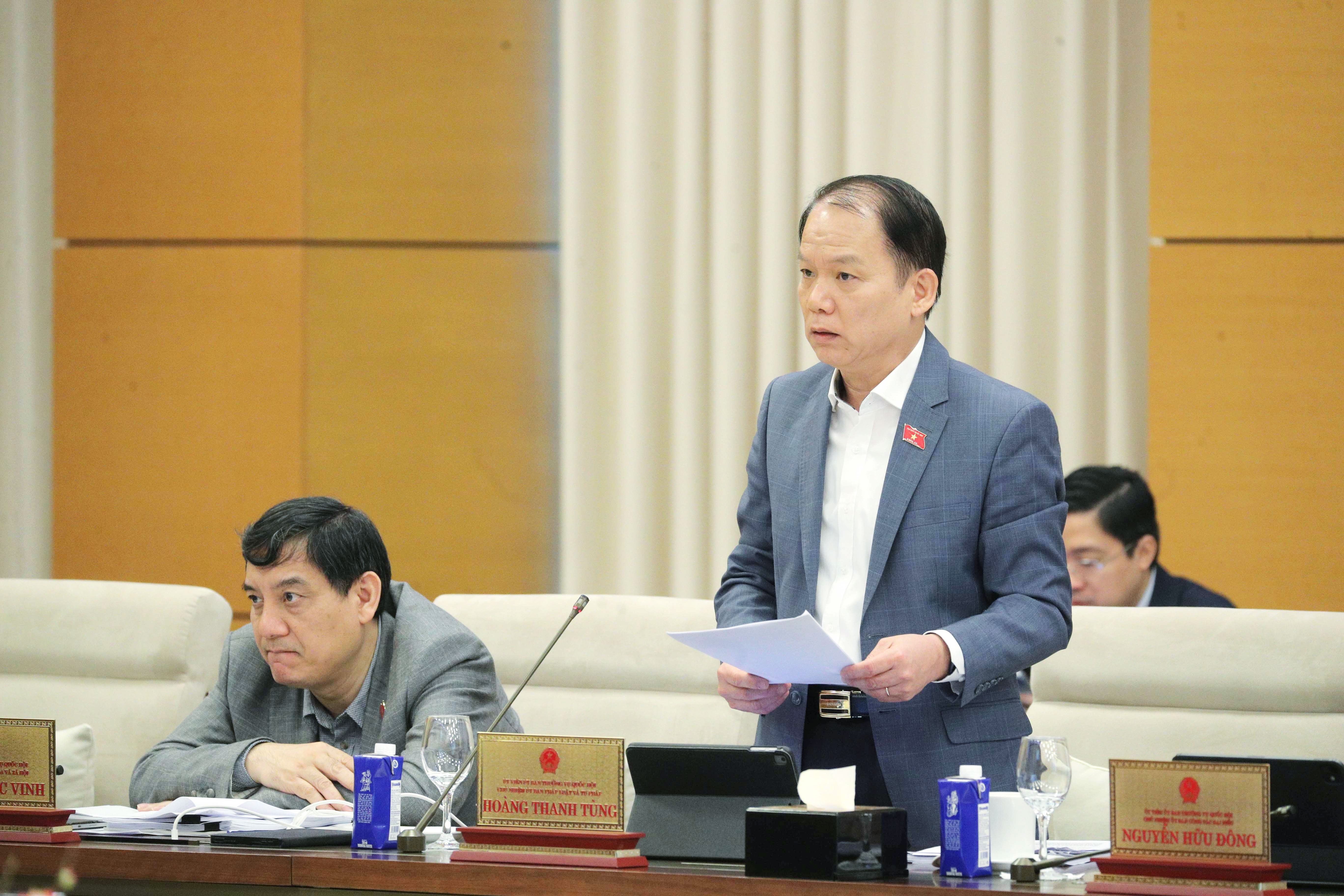 Chủ nhiệm Ủy ban Pháp luật và Tư pháp Hoàng Thanh Tùng phát biểu