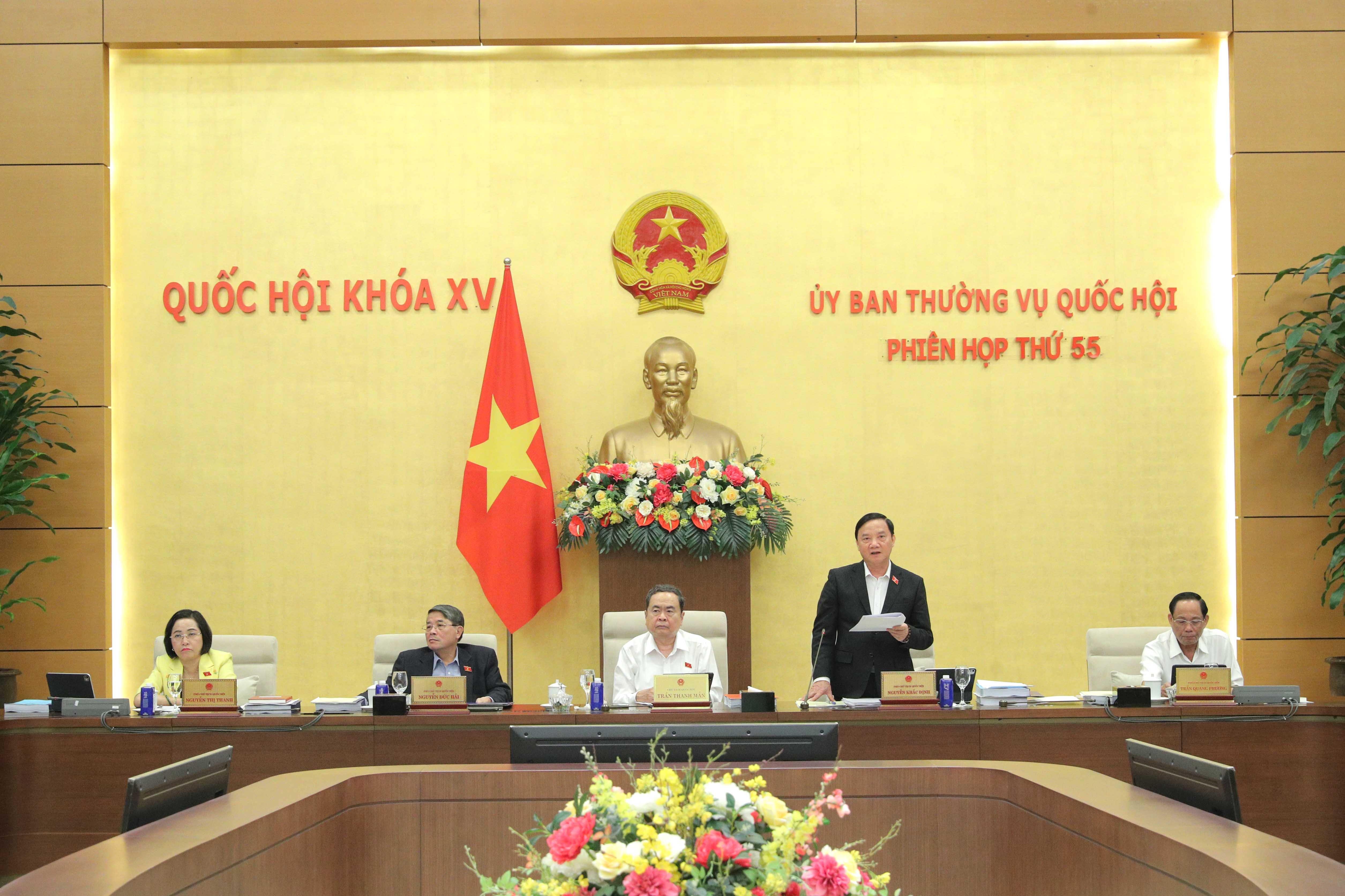 Phó Chủ tịch Quốc hội Nguyễn Khắc Định điều hành nội dung