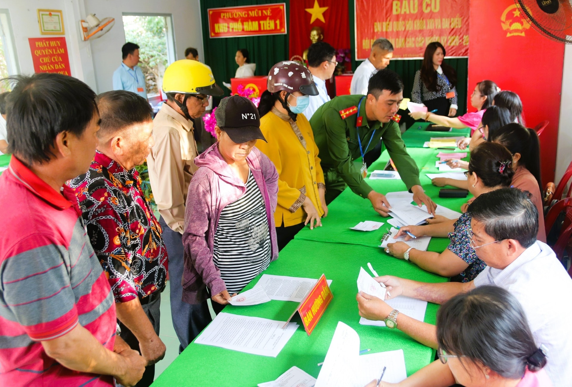 Cử tri Lâm Đồng nô nức tham gia bầu cử trong Ngày Hội non sông 15-3-2026