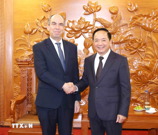 Trưởng Ban Tuyên giáo và Dân vận Trung ương Trịnh Văn Quyết tiếp Đại sứ Cuba tại Việt Nam Rogelio Polanco Fuentes. (Ảnh: Phương Hoa/ TTXVN) ttxvn-1903-viet-nam-cuba.jpg
