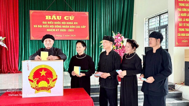 Tay ethnic voters in Na O village of An Lac commune, Bac Ninh province, cast their ballots with enthusiasm on March 15, 2026. (Photo: VNA) Tay ethnic voters in Na O village of An Lac commune, Bac Ninh province, cast their ballots with enthusiasm on March 15, 2026. (Photo: VNA)