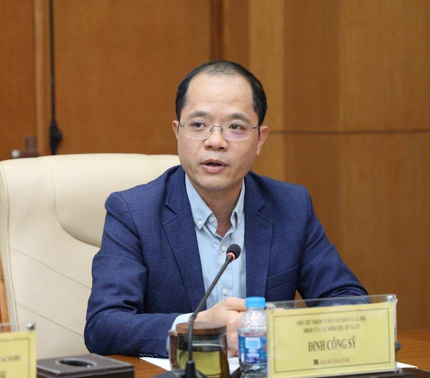 Phó Chủ nhiệm Ủy ban Văn hóa và Xã hội, ĐBQH các Khóa XIII, XIV và XV Đinh Công Sỹ phát biểu