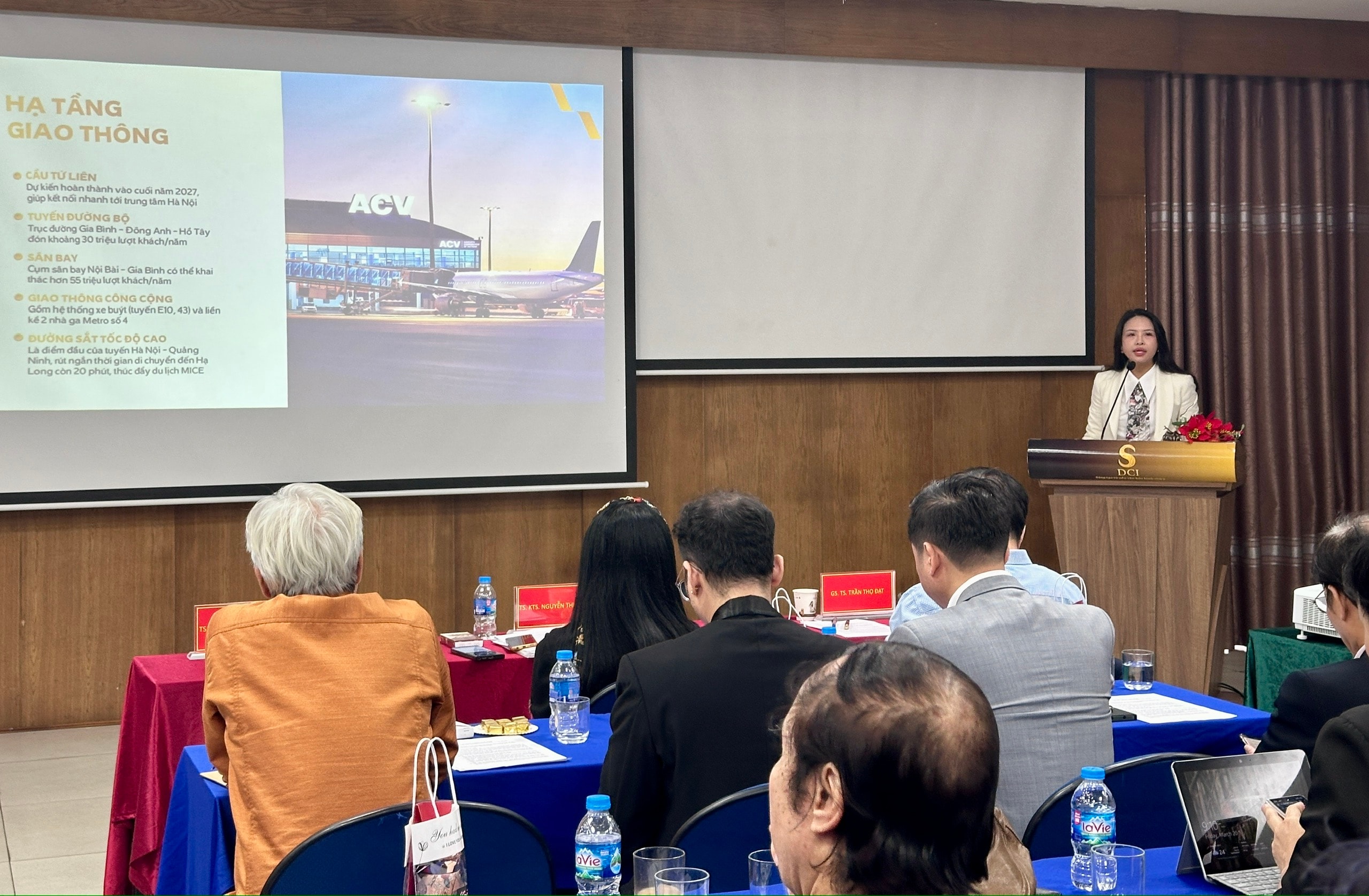 Đại biểu trình bày ý kiến tại tọa đàm. Ảnh: HS