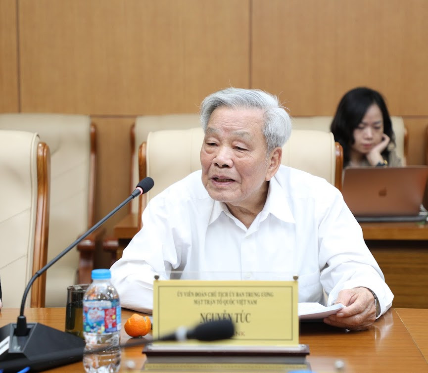 Ủy viên Đoàn Chủ tịch Ủy ban Trung ương Mặt trận Tổ quốc Việt Nam Nguyễn Túc phát biểu buổi toạ đàm