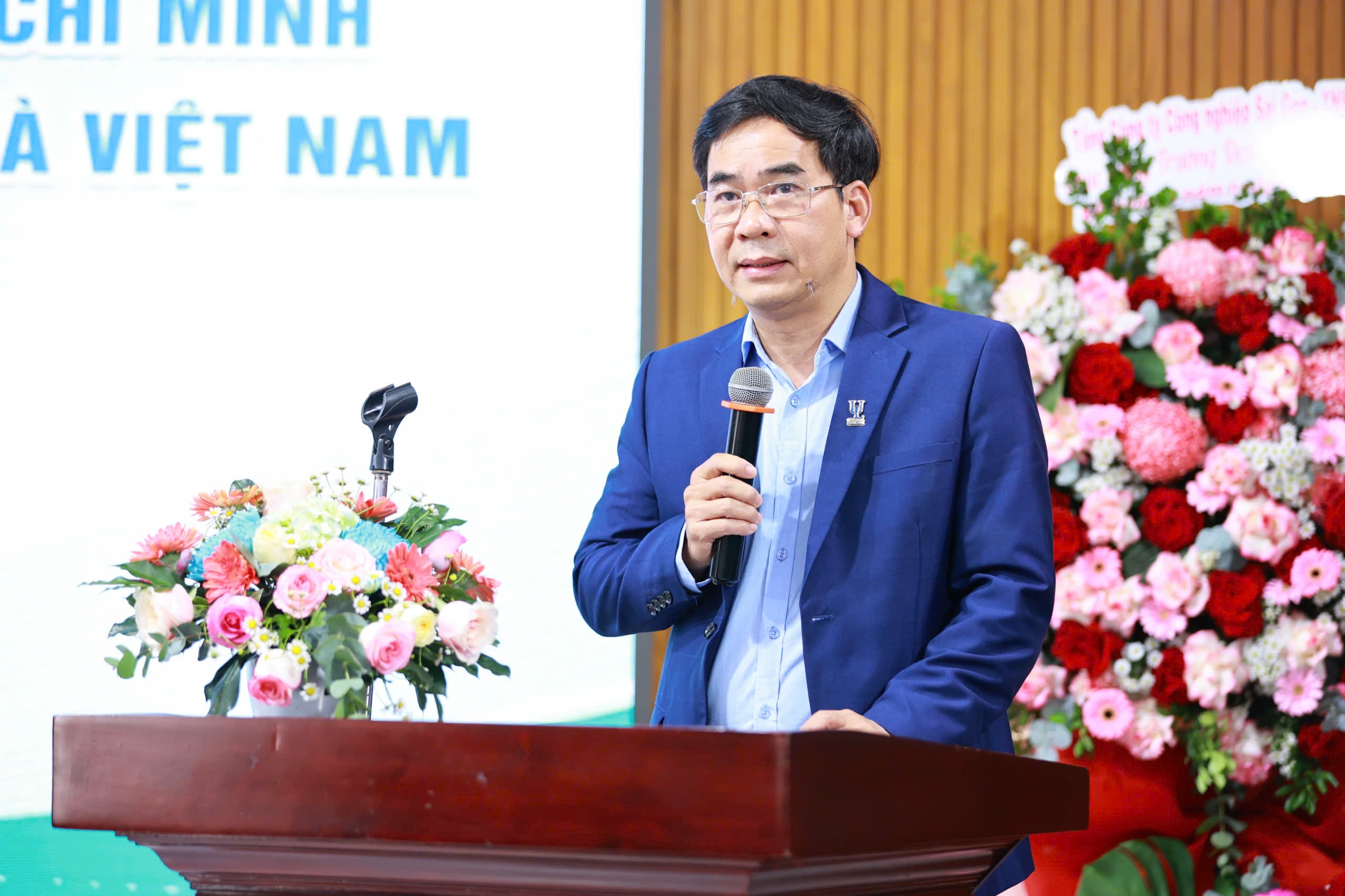 01 TS. Lê Trường Sơn, Hiệu trưởng ULAW phát biểu khai mạc hội thảo