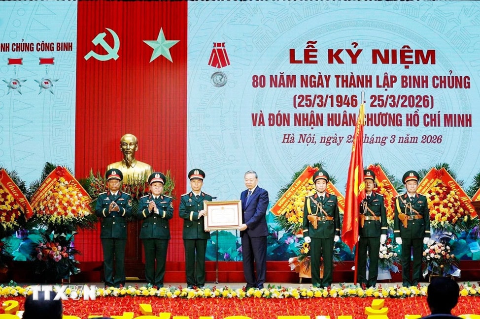 Tổng Bí thư Tô Lâm trao tặng Huân chương Hồ Chí Minh cho Binh chủng Công binh