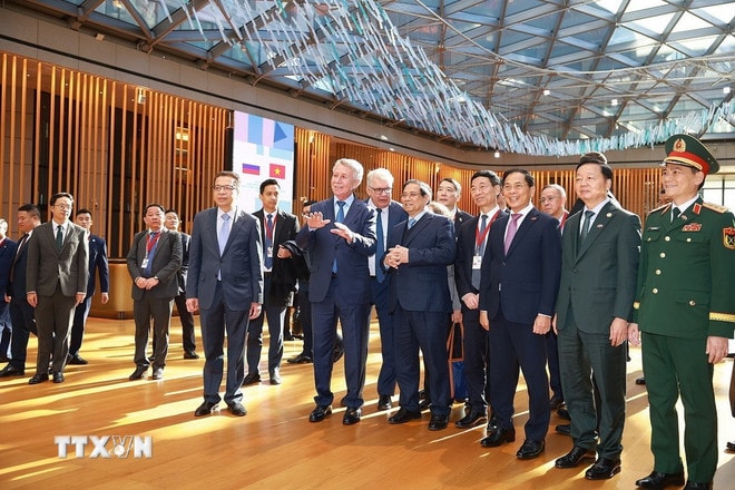 Thủ tướng Phạm Minh Chính đến thăm và làm việc với lãnh đạo Tập đoàn Novatek. (Ảnh: Dương Giang/TTXVN) ttxvn-thu-tuong-tham-va-lam-viec-voi-lanh-dao-tap-doan-novatek-2.jpg