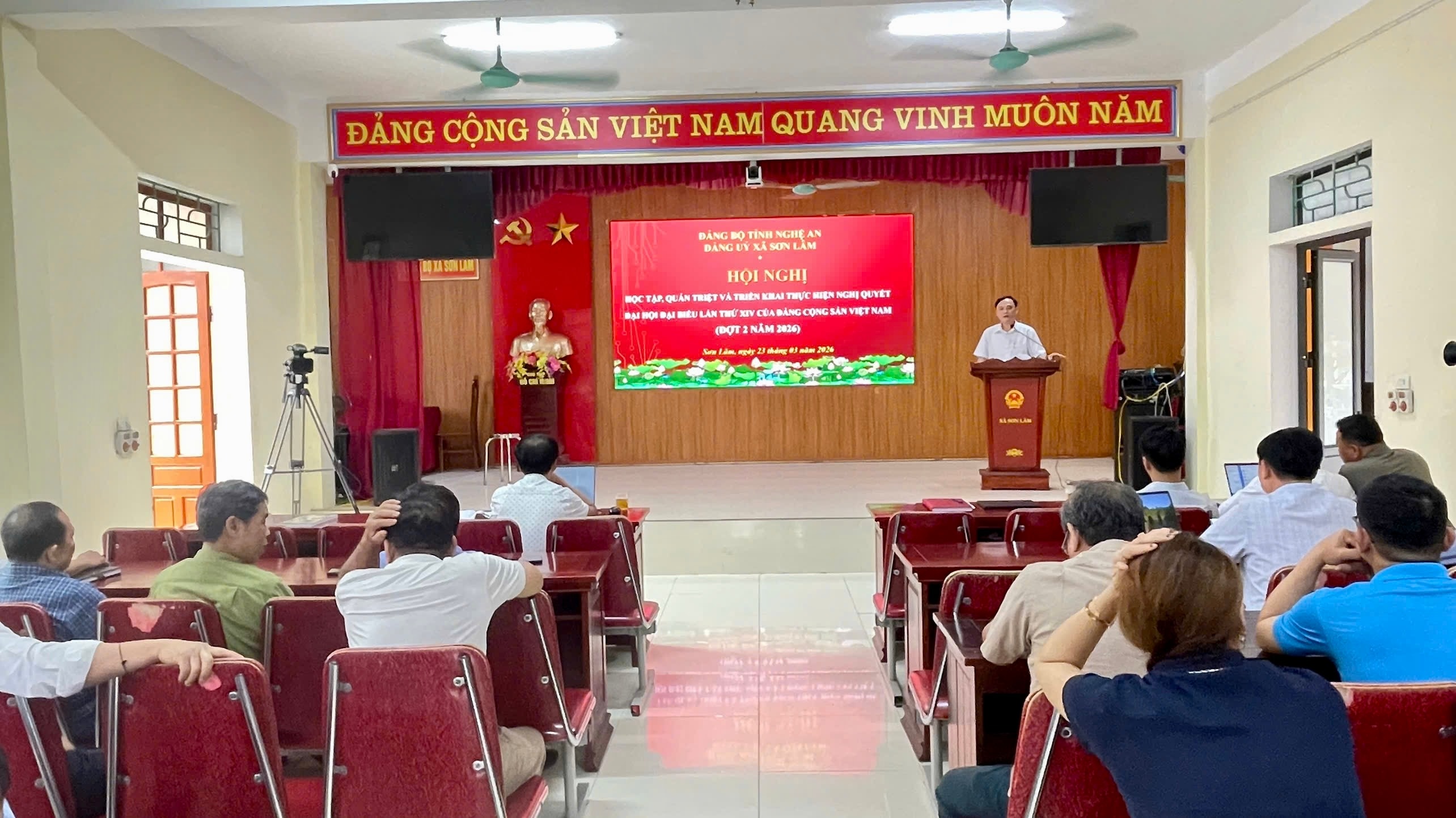Điểm cầu Hội trường Đảng ủy - HĐND - UBND xã Sơn Lâm. 