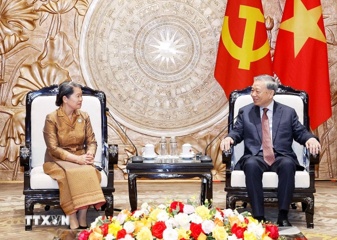 tong-bi-thu-to-lam-tiep-pho-chu-tich-dang-nhan-dan-campuchia-men-sam-an-2303-2.jpg