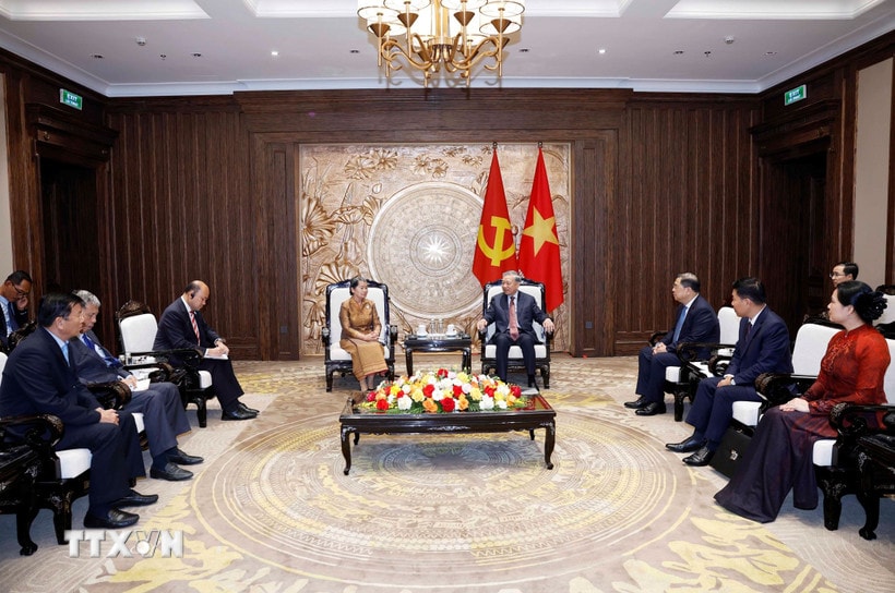 tong-bi-thu-to-lam-tiep-pho-chu-tich-dang-nhan-dan-campuchia-men-sam-an-2303-3.jpg