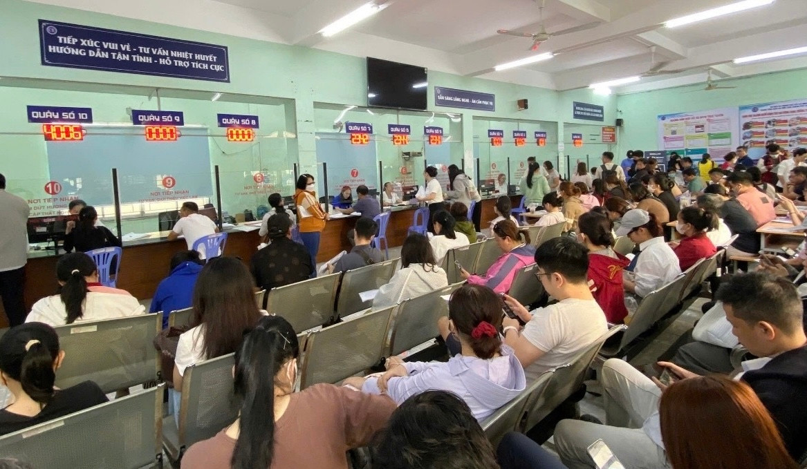 Trung tâm Dịch vụ việc làm TP Hồ Chí Minh giải quyết các chính sách cho người lao động. Ảnh VLTP