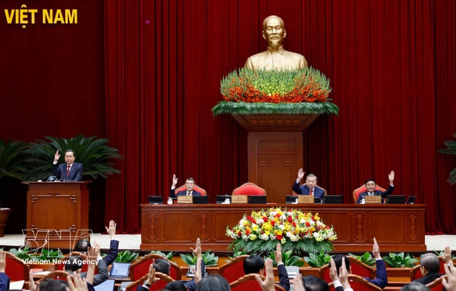 vnanet-potal-khai-mac-hoi-nghi-lan-thu-hai-ban-chap-hanh-trung-uong-dang-khoa-xiv-8657006.jpg
