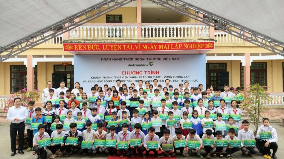 20260320_CQCD_NBH_VCB Trao Tang Thu Vien Xanh Tai Thanh Hoa (4)