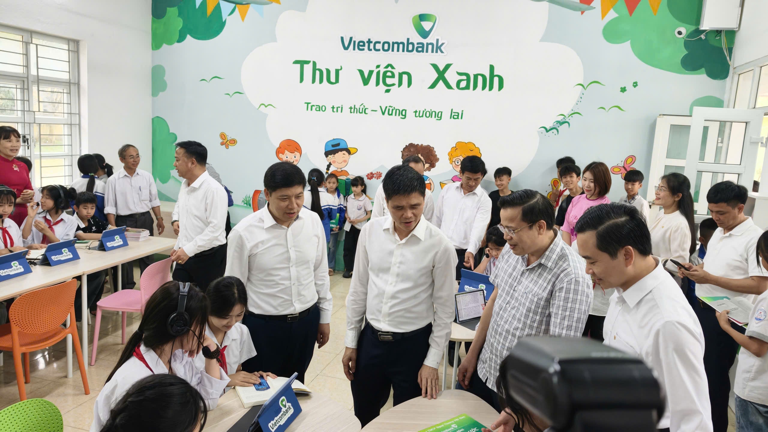 20260320_CQCD_NBH_VCB Trao Tang Thu Vien Xanh Tai Thanh Hoa (6)