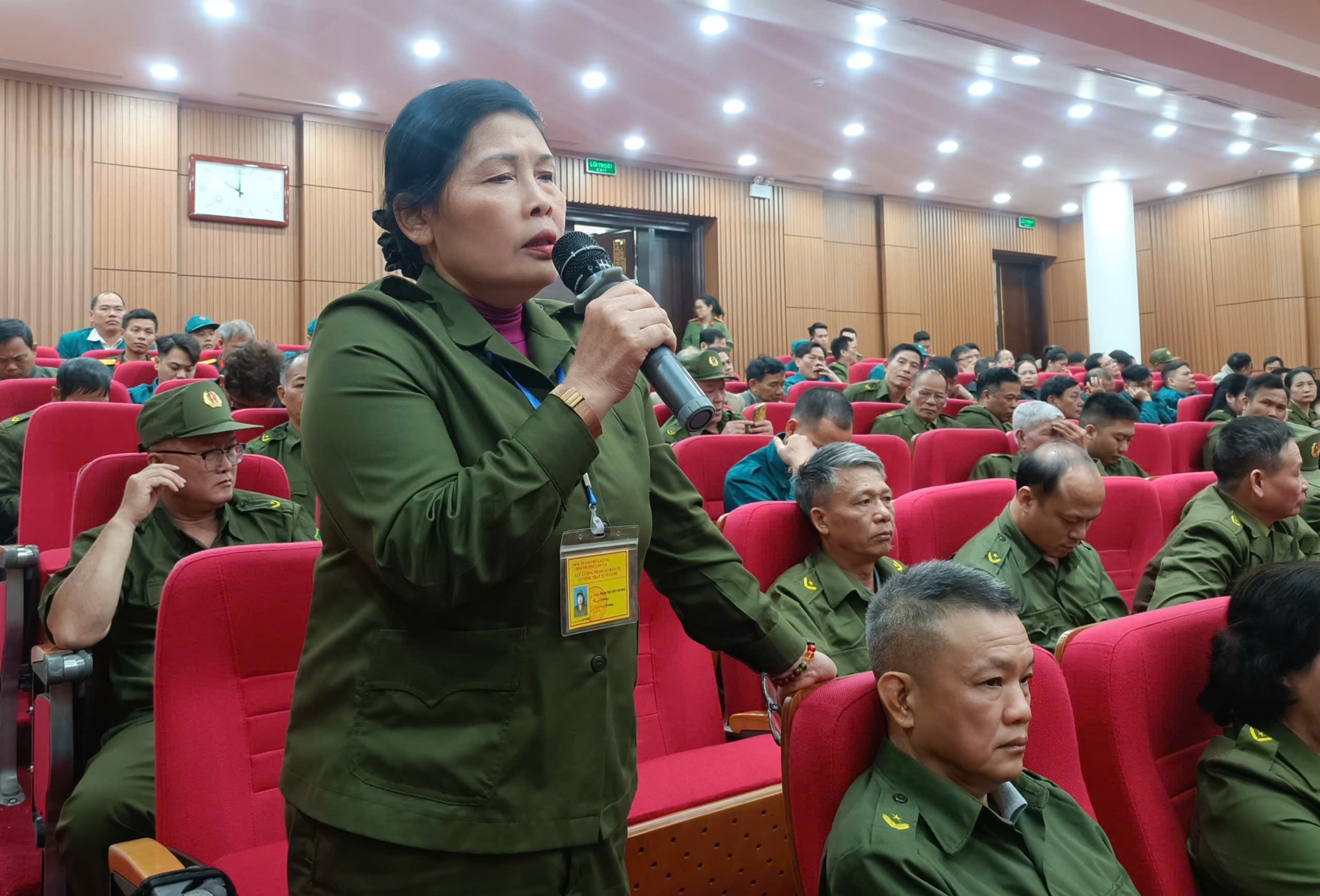 Các đại biểu tham gia thảo luận tại hội nghị.
