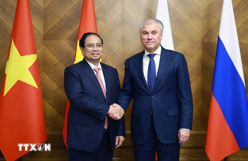 Thủ tướng Phạm Minh Chính hội kiến Chủ tịch Duma Quốc gia Liên bang Nga Vyacheslav Volodin. (Ảnh: Dương Giang/TTXVN)