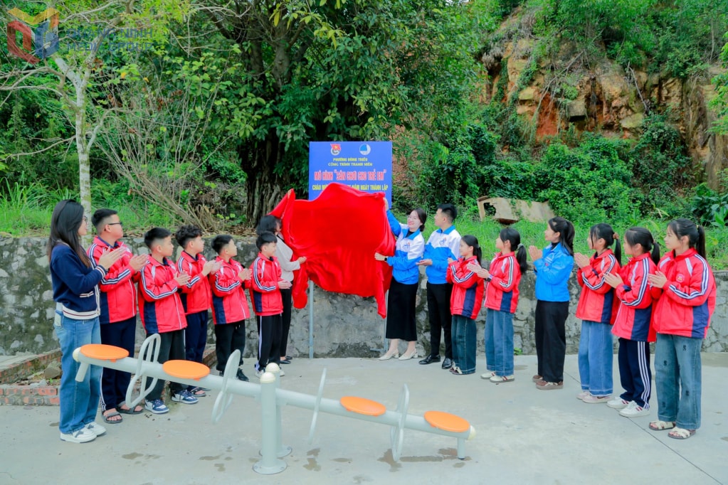 Đoàn Thanh niên phường Đông Triều khánh thành công trình “Sân chơi cho trẻ em”.