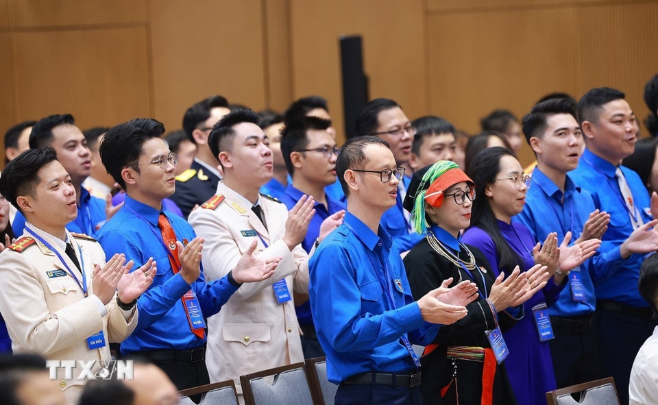 Các Gương mặt trẻ Việt Nam tiêu biểu, triển vọng và cán bộ đoàn tiêu biểu tham dự buổi gặp Thủ tướng Chính phủ. (Ảnh: Dương Giang/TTXVN)