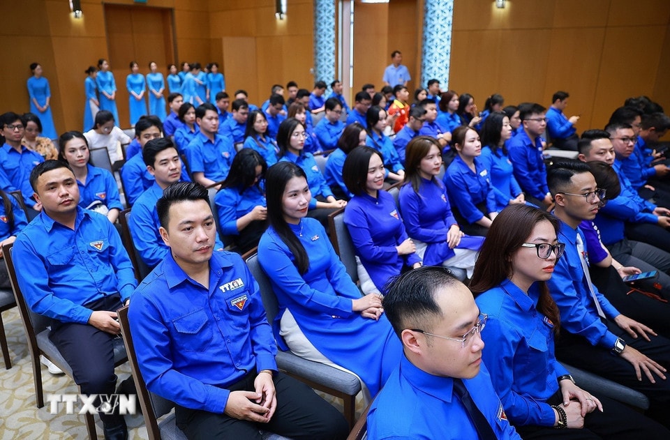 Các Gương mặt trẻ Việt Nam tiêu biểu, triển vọng và cán bộ đoàn tiêu biểu tham dự buổi gặp Thủ tướng Chính phủ. (Ảnh: Dương Giang/TTXVN)